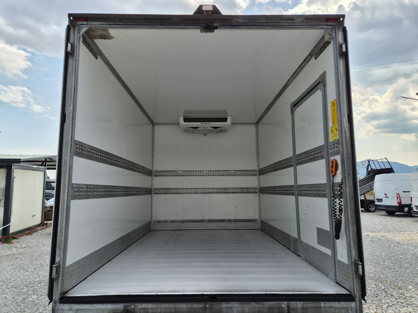 VW Crafter 2.0 TDI* Хладилен* Падащ борд* Нави* Климатик, снимка 14 - Бусове и автобуси - 55837148
