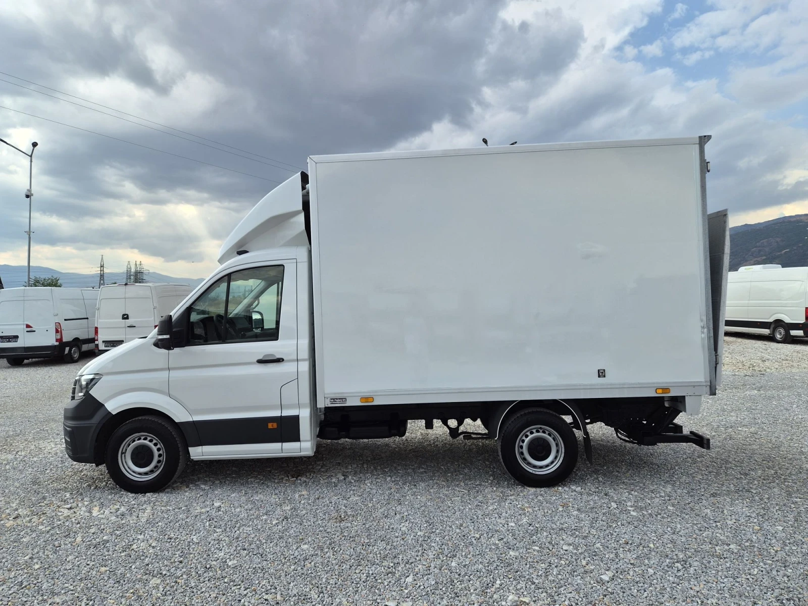 VW Crafter 2.0 TDI* Хладилен* Падащ борд* Нави* Климатик, снимка 2 - Бусове и автобуси - 55837148