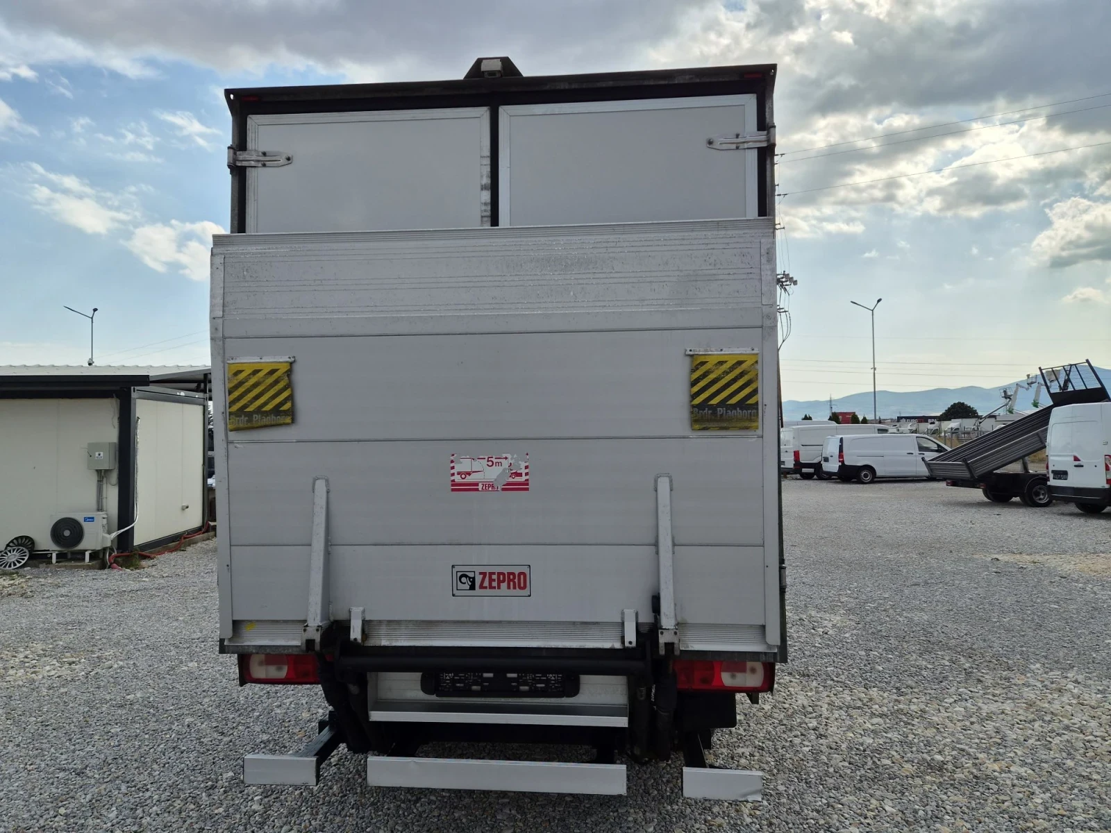 VW Crafter 2.0 TDI* Хладилен* Падащ борд* Нави* Климатик, снимка 4 - Бусове и автобуси - 55837148