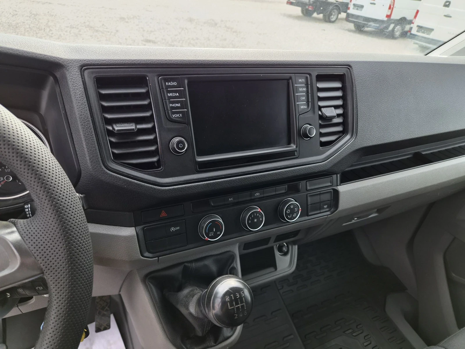VW Crafter 2.0 TDI* Хладилен* Падащ борд* Нави* Климатик, снимка 11 - Бусове и автобуси - 55837148