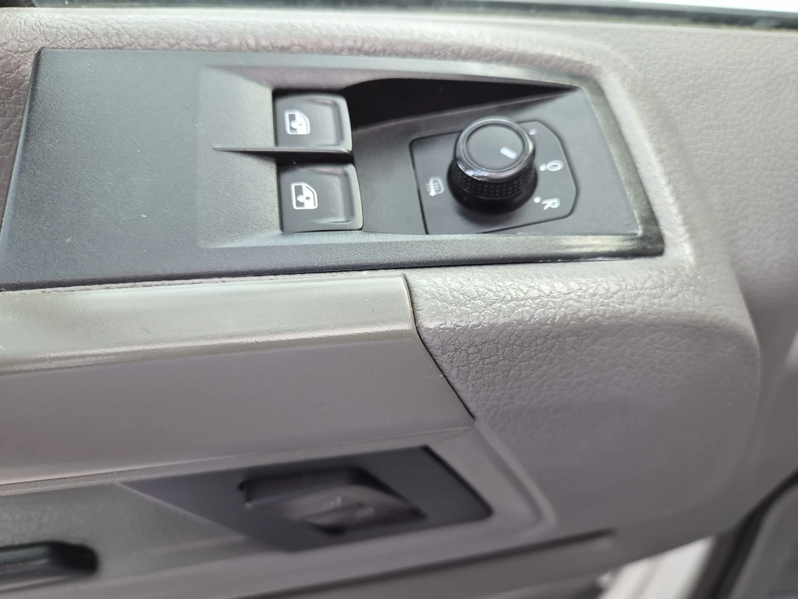 VW Crafter 2.0 TDI* Хладилен* Падащ борд* Нави* Климатик, снимка 12 - Бусове и автобуси - 55837148