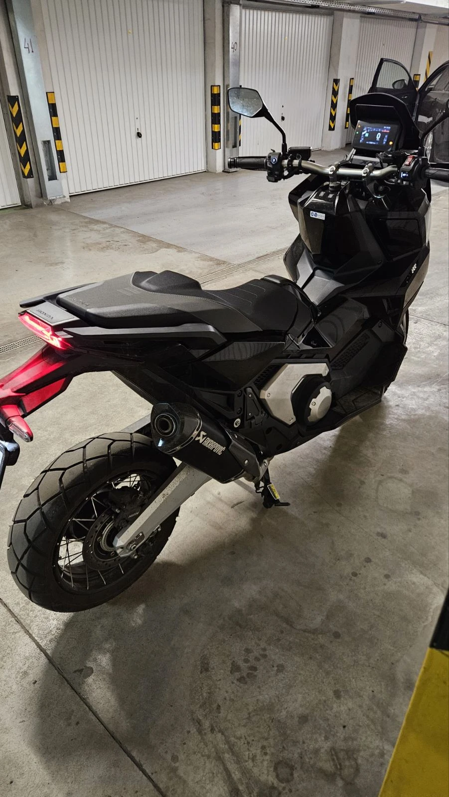 Honda X-ADV 750 2025 Гаранционен от Бултрако с ACRAPOVIC  - изображение 2