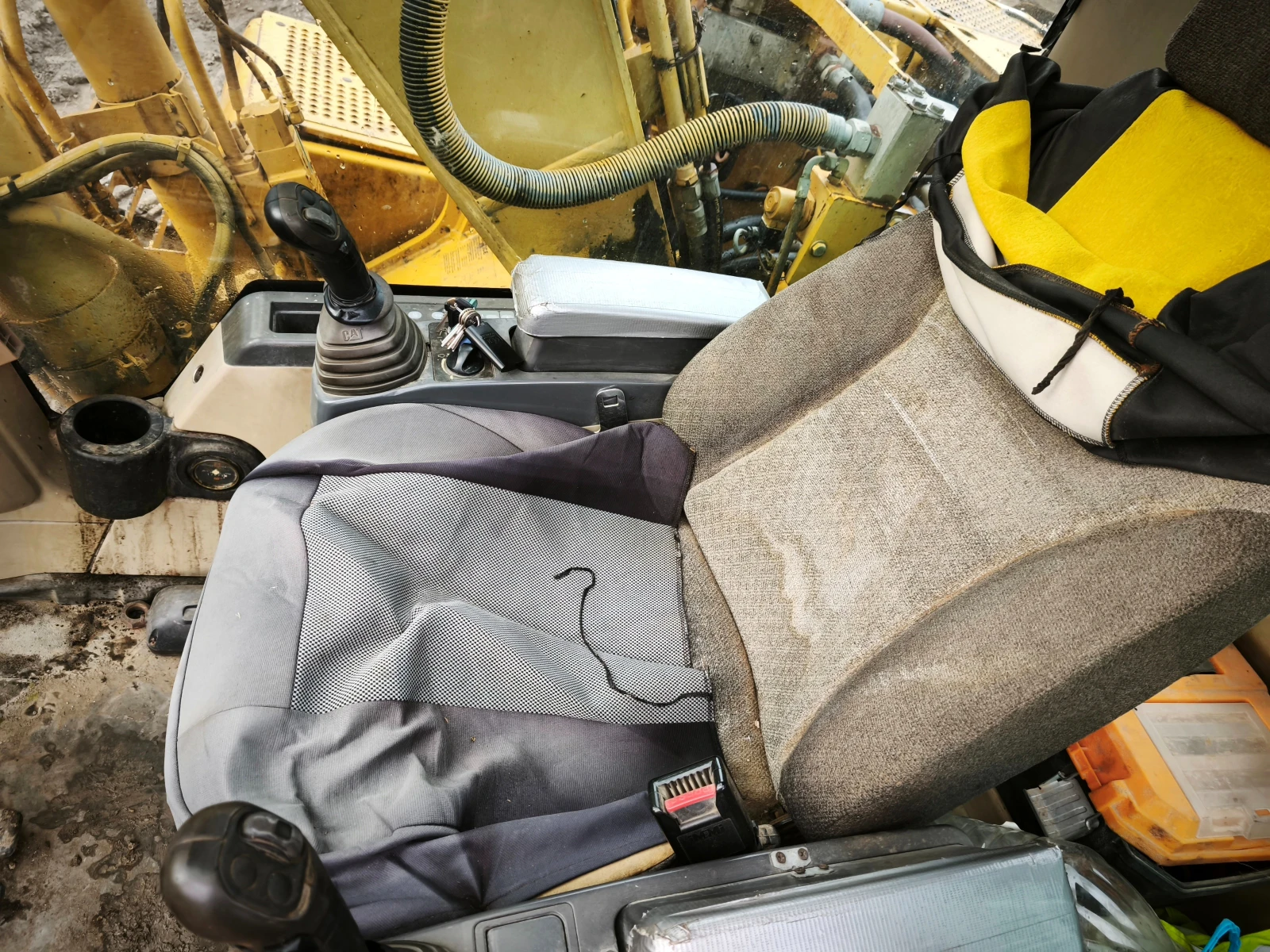 Багер Caterpillar 320 C, снимка 13 - Индустриална техника - 53959003