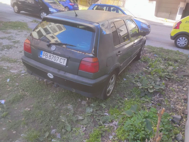 VW Golf 1.6, снимка 3 - Автомобили и джипове - 47425310