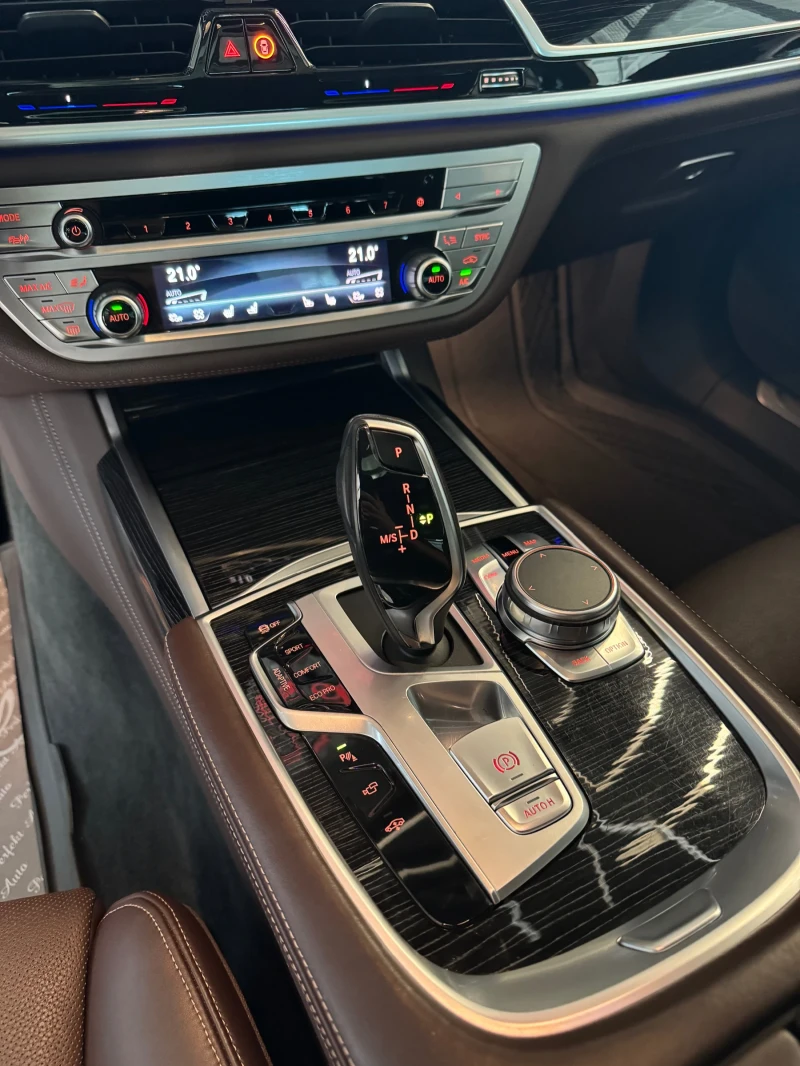 BMW 730 d* xDrive* FULL Екстри* M PACKET * HEAD UP* Шибеда, снимка 11 - Автомобили и джипове - 51472065
