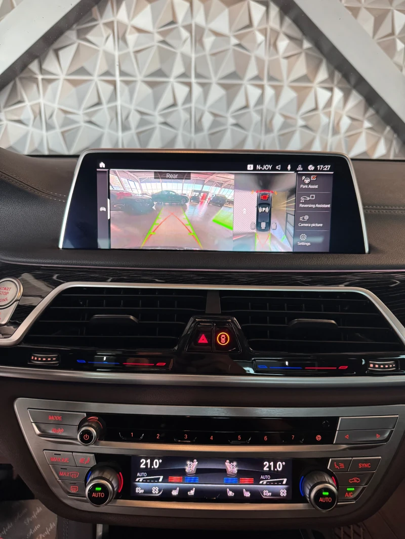BMW 730 d* xDrive* FULL Екстри* M PACKET * HEAD UP* Шибеда, снимка 12 - Автомобили и джипове - 51472065