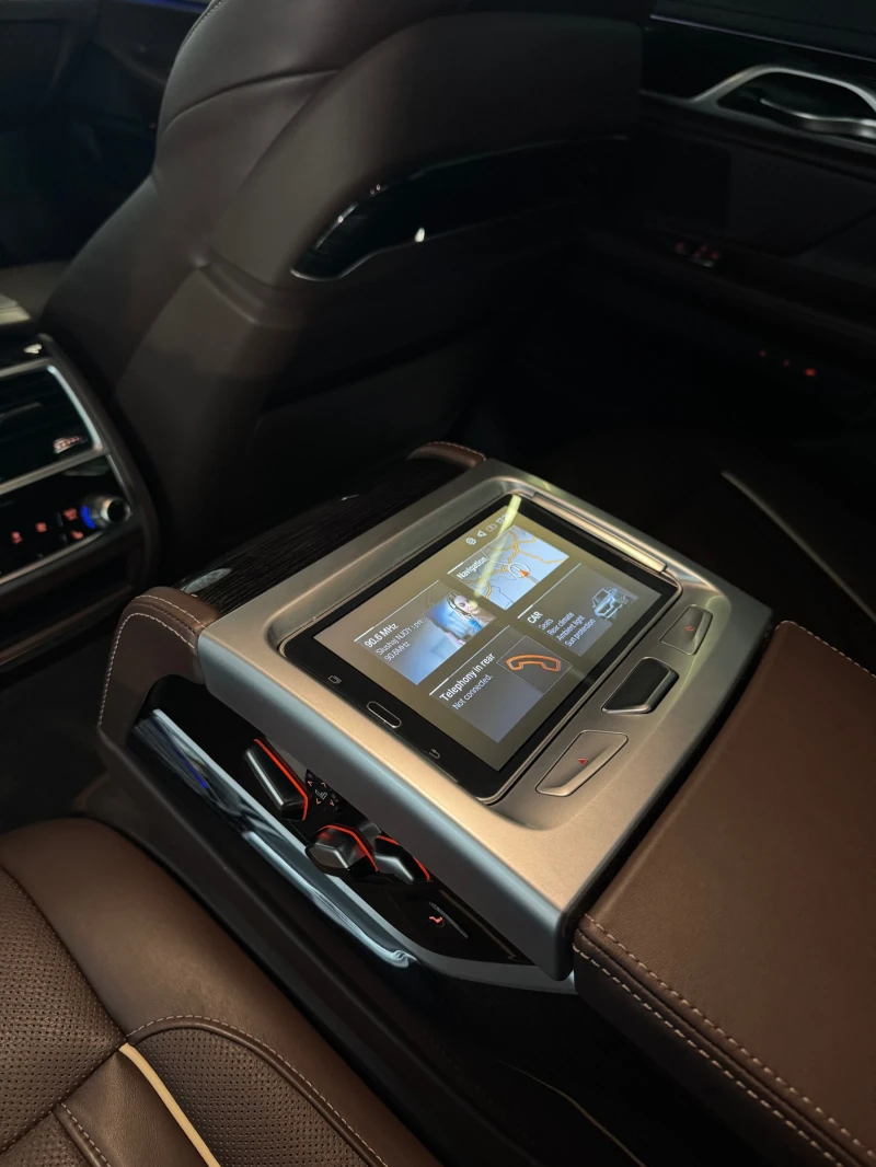 BMW 730 d* xDrive* FULL Екстри* M PACKET * HEAD UP* Шибеда, снимка 6 - Автомобили и джипове - 51472065