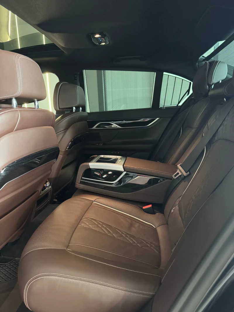 BMW 730 d* xDrive* FULL Екстри* M PACKET * HEAD UP* Шибеда, снимка 5 - Автомобили и джипове - 51472065