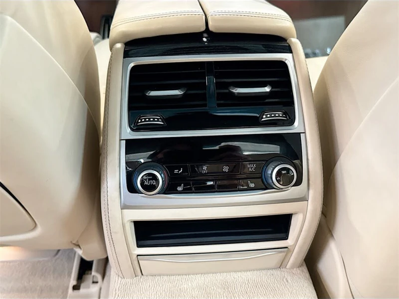 BMW 740 Nardo Gray* B58* HeadUp* Harman Kardon* Mасаж, снимка 10 - Автомобили и джипове - 52886248
