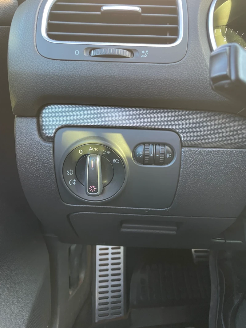 VW Golf 1.6TDI-105к.с., снимка 15 - Автомобили и джипове - 53124152