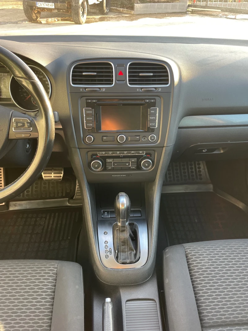 VW Golf 1.6TDI-105к.с., снимка 12 - Автомобили и джипове - 53124152