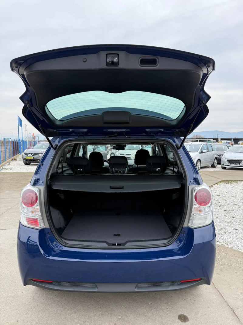 Toyota Verso 1.6 VVT-i, снимка 14 - Автомобили и джипове - 53481857