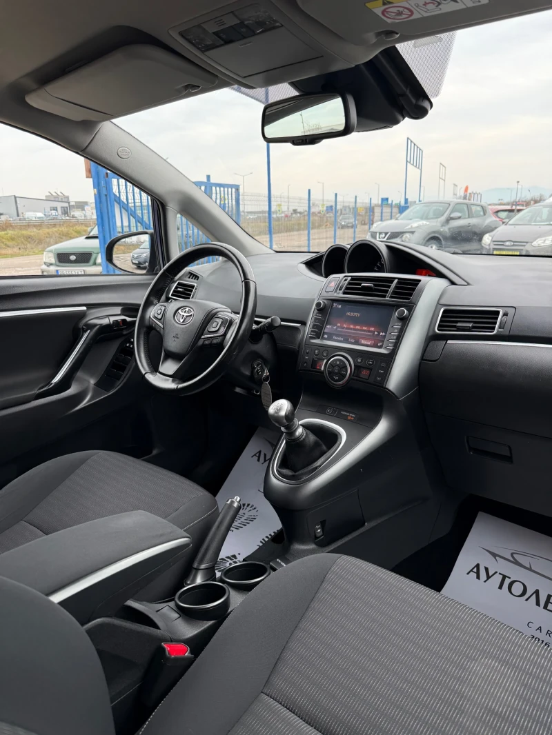 Toyota Verso 1.6 VVT-i, снимка 8 - Автомобили и джипове - 53481857