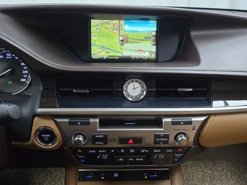 Lexus ES 300h Supreme* �������* �������* ������* ��������� | Mobile.bg � ����������� 12