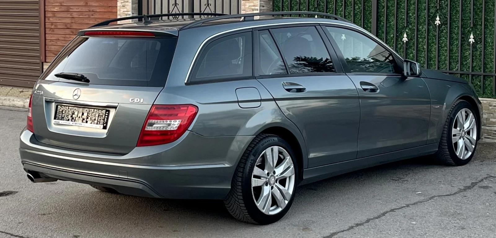 Mercedes-Benz C 220 CDI FACELIFT Напълно обслужен !  - изображение 4