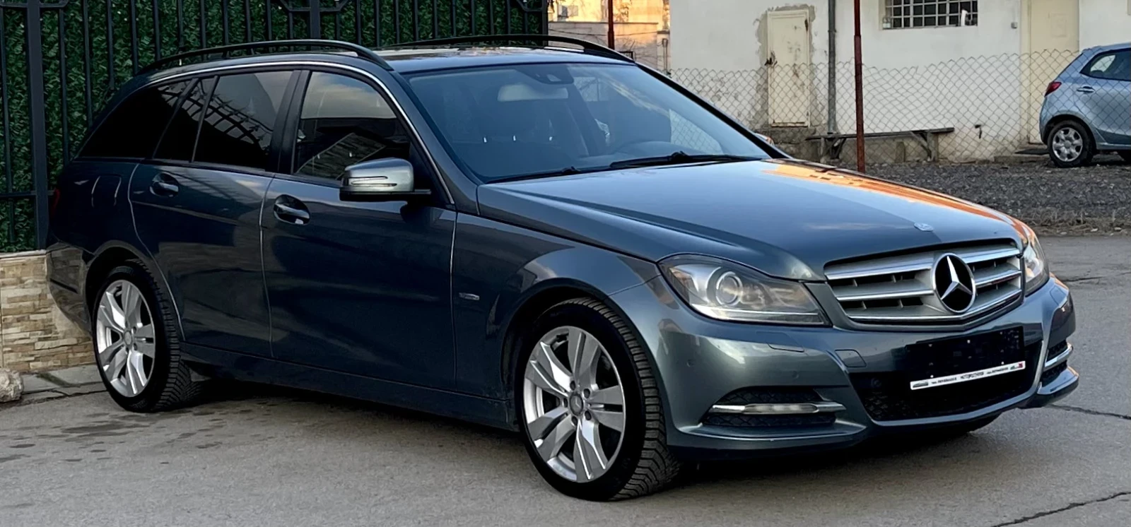 Mercedes-Benz C 220 CDI FACELIFT Напълно обслужен !  - изображение 3