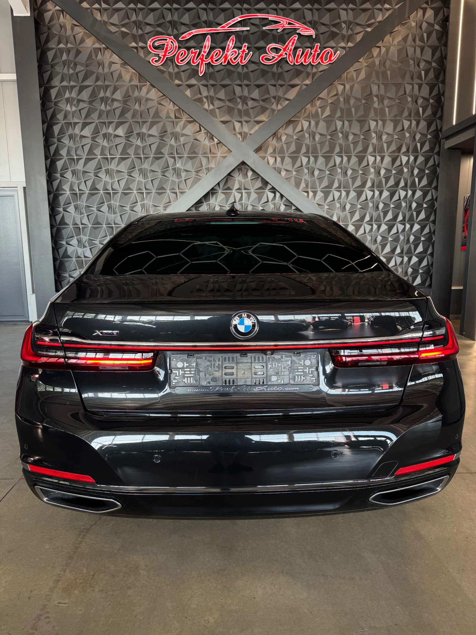 BMW 730 d* xDrive* FULL Екстри* M PACKET * HEAD UP* Шибеда - изображение 4