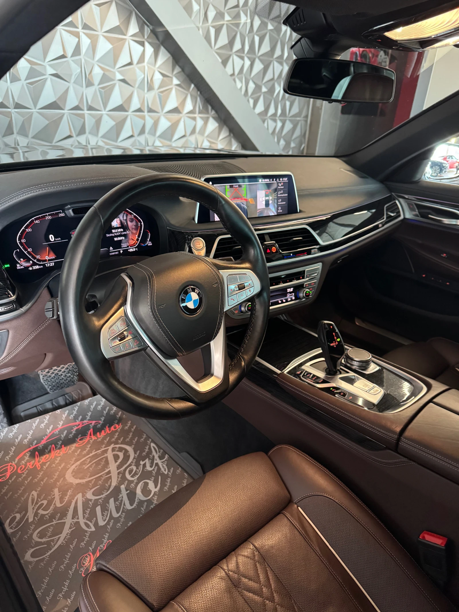 BMW 730 d* xDrive* FULL Екстри* M PACKET * HEAD UP* Шибеда - изображение 10