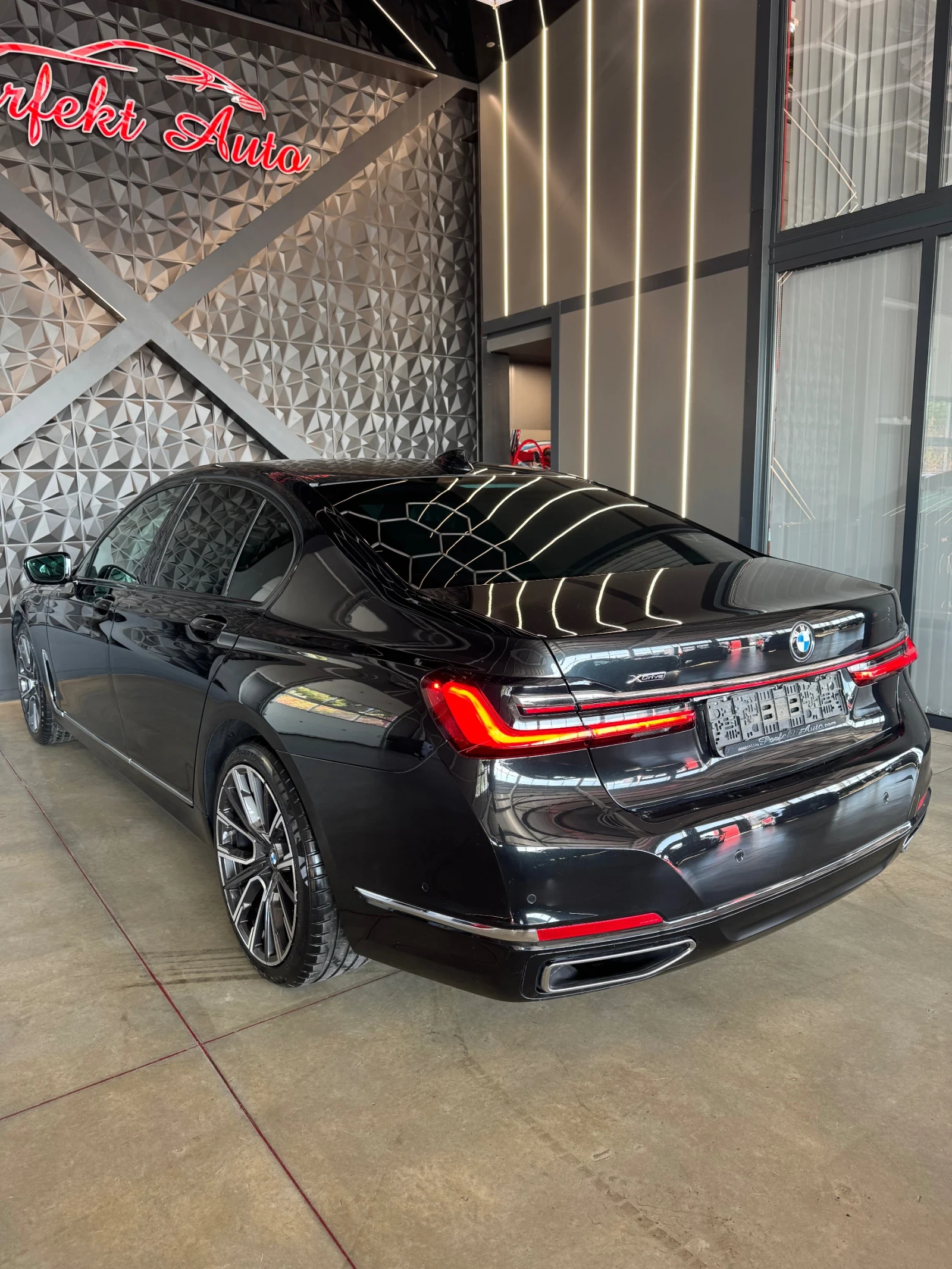 BMW 730 d* xDrive* FULL Екстри* M PACKET * HEAD UP* Шибеда - изображение 3