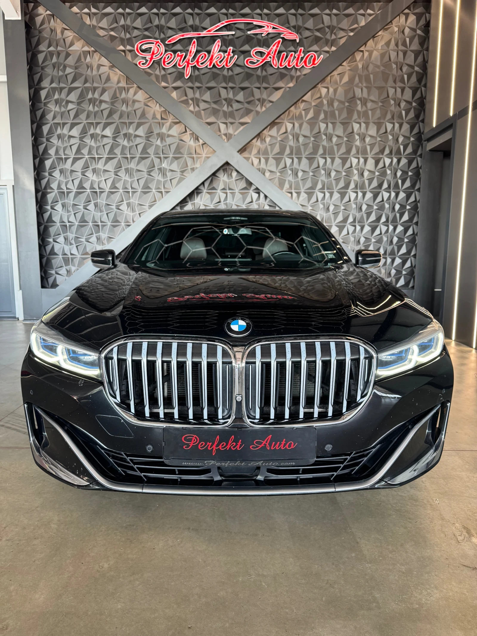 BMW 730 d* xDrive* FULL Екстри* M PACKET * HEAD UP* Шибеда - изображение 2