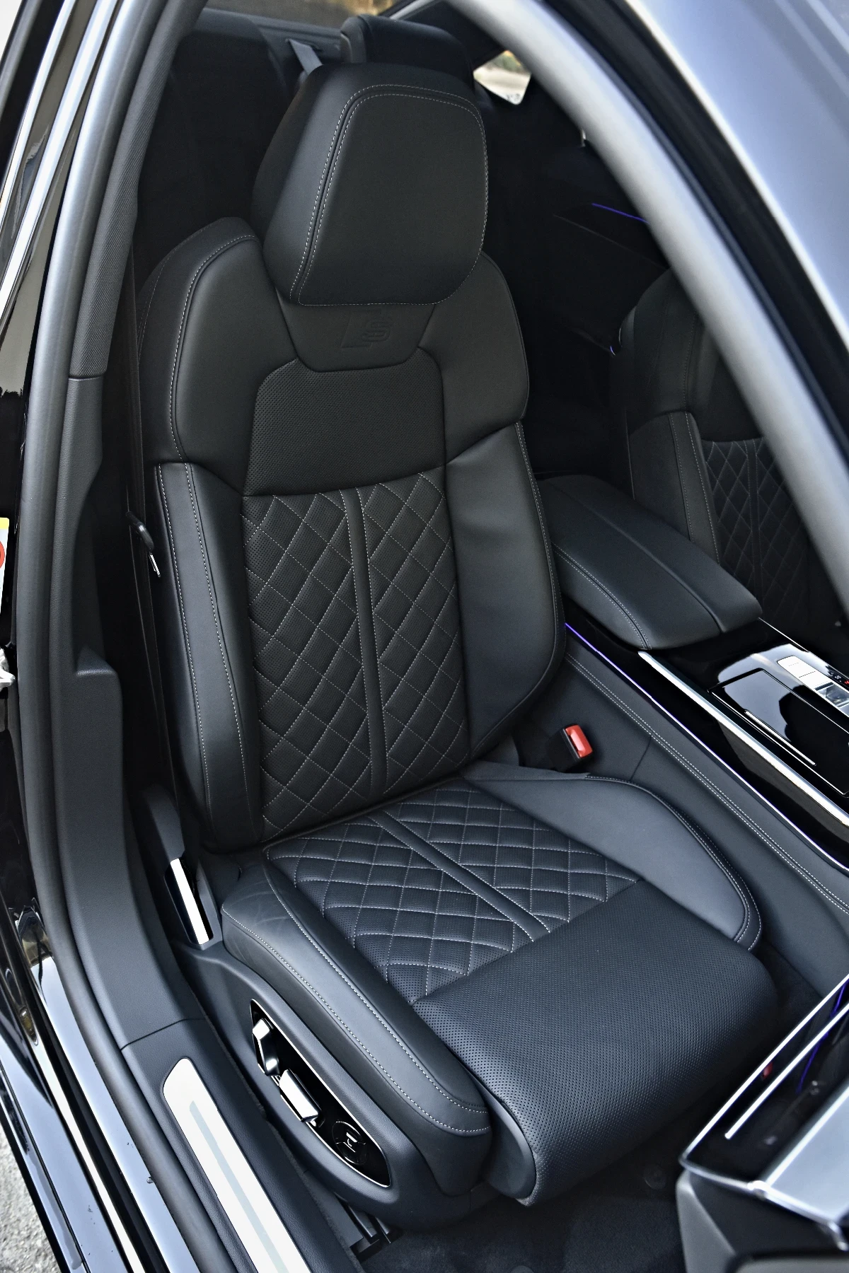 Audi A8 5.0TDI SPORT PAKET TV B&O DIGITAL OLED S8-SITZE | Mobile.bg   13