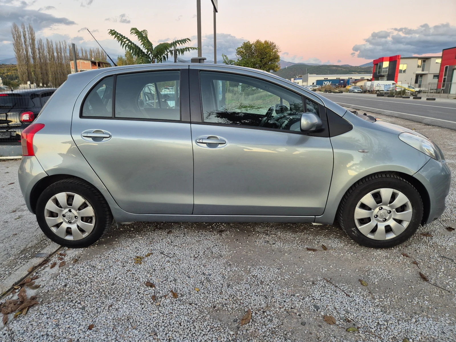 Toyota Yaris 1.3 Benzin  - изображение 6