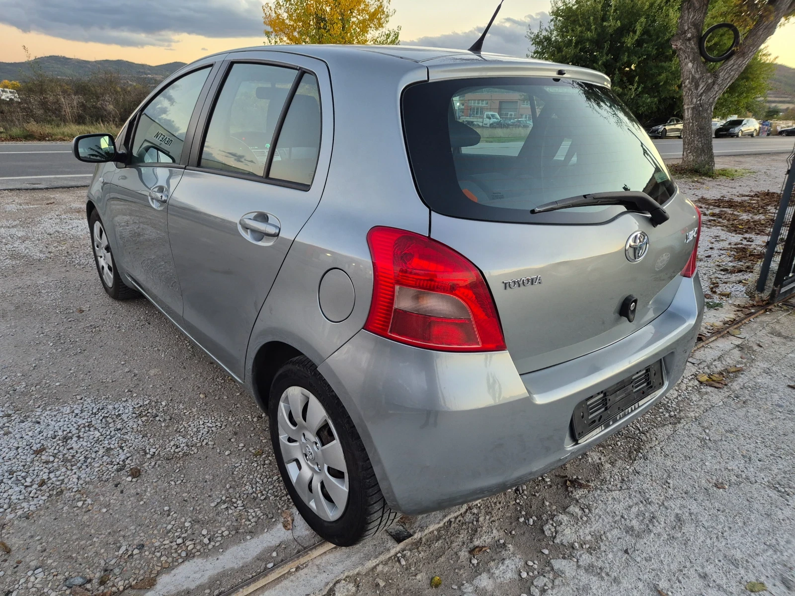 Toyota Yaris 1.3 Benzin  - изображение 3