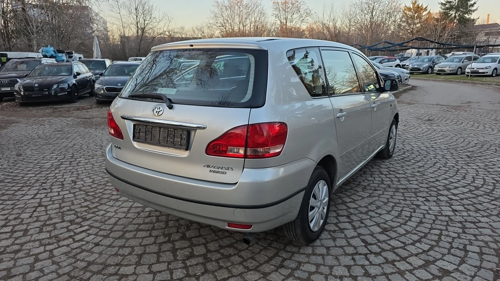 Toyota Avensis verso 2.0d4d 116k.c. 7 местна, снимка 5 - Автомобили и джипове - 52943383