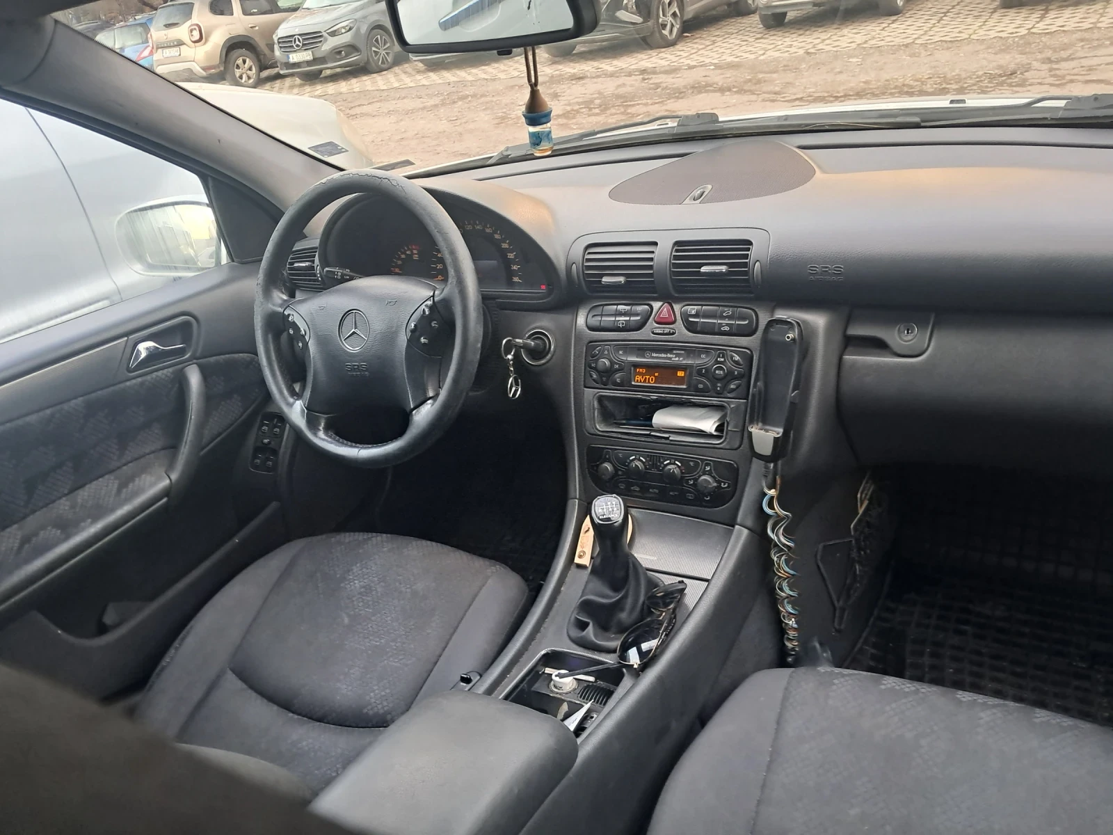 Mercedes-Benz C 220 CDI Avangarde, снимка 8 - Автомобили и джипове - 54045040