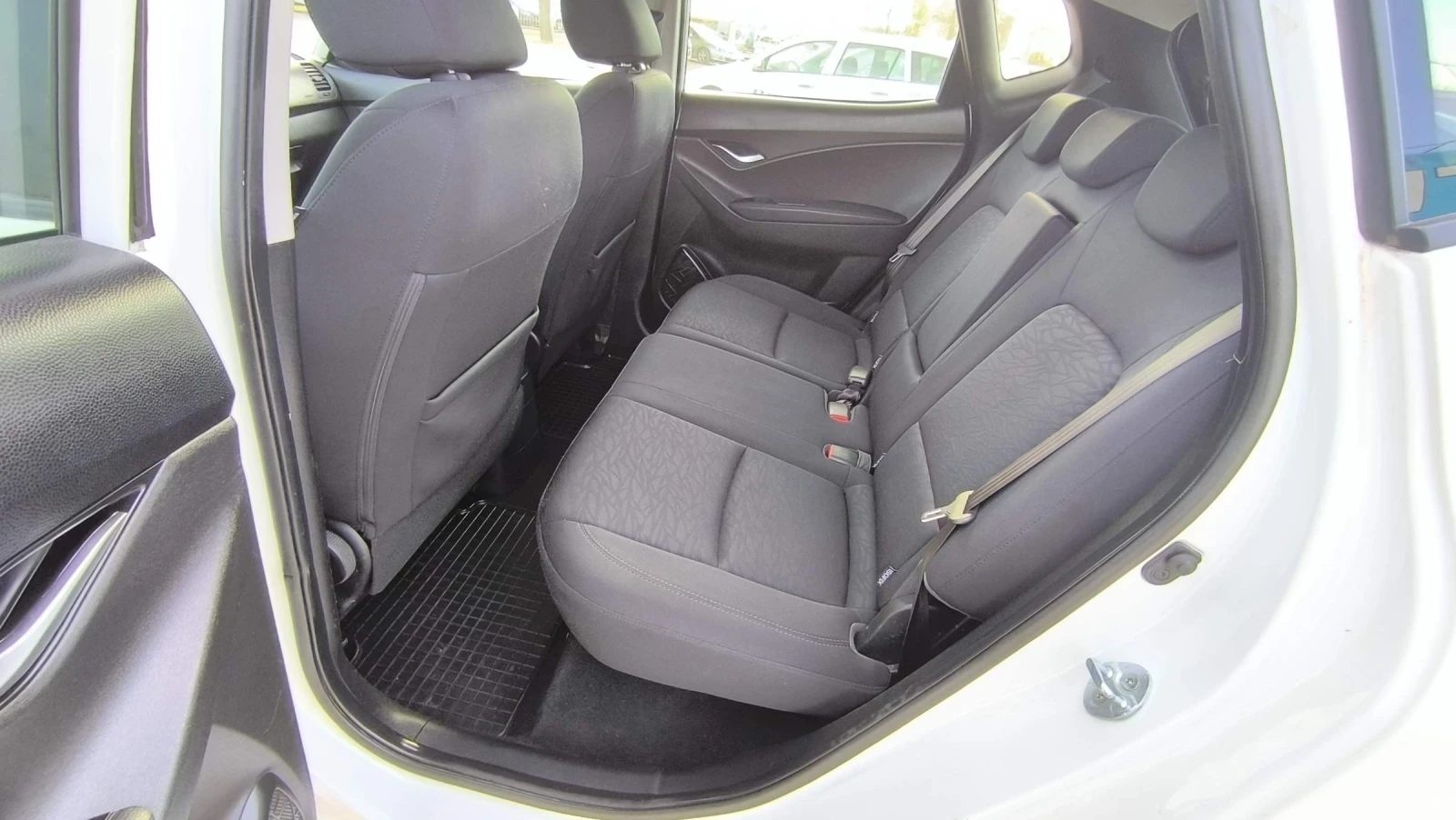 Hyundai Ix20 1.4i, снимка 7 - Автомобили и джипове - 54346747