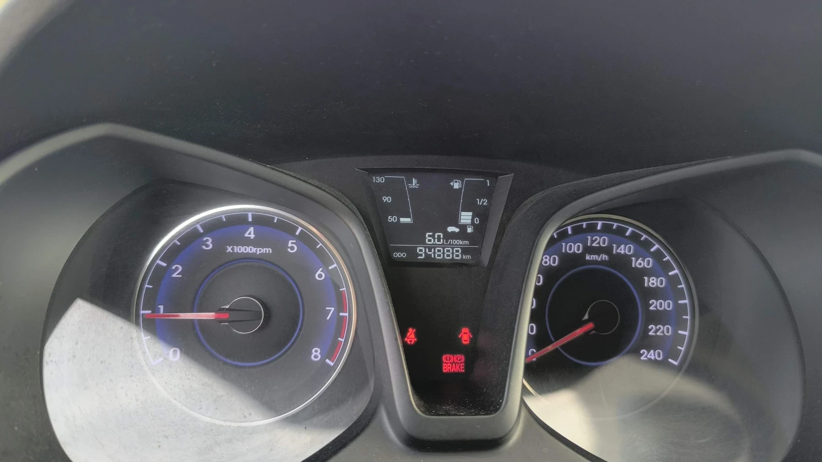 Hyundai Ix20 1.4i, снимка 13 - Автомобили и джипове - 54346747