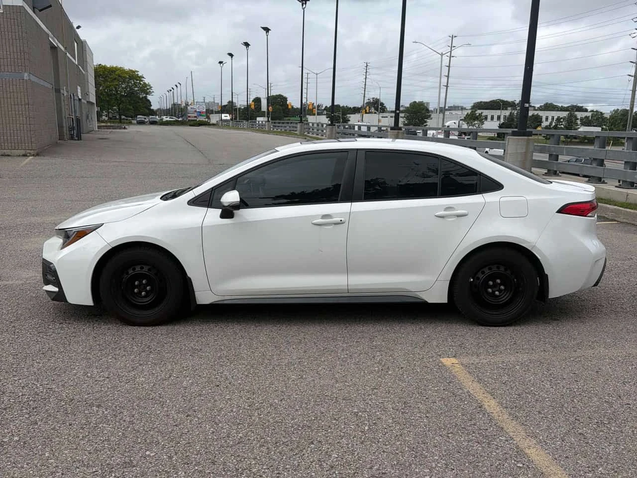 Toyota Corolla * SE CVT * CARFAX * ОПЦИЯ ЗА ФИНАНСИРАНЕ, снимка 2 - Автомобили и джипове - 54963484