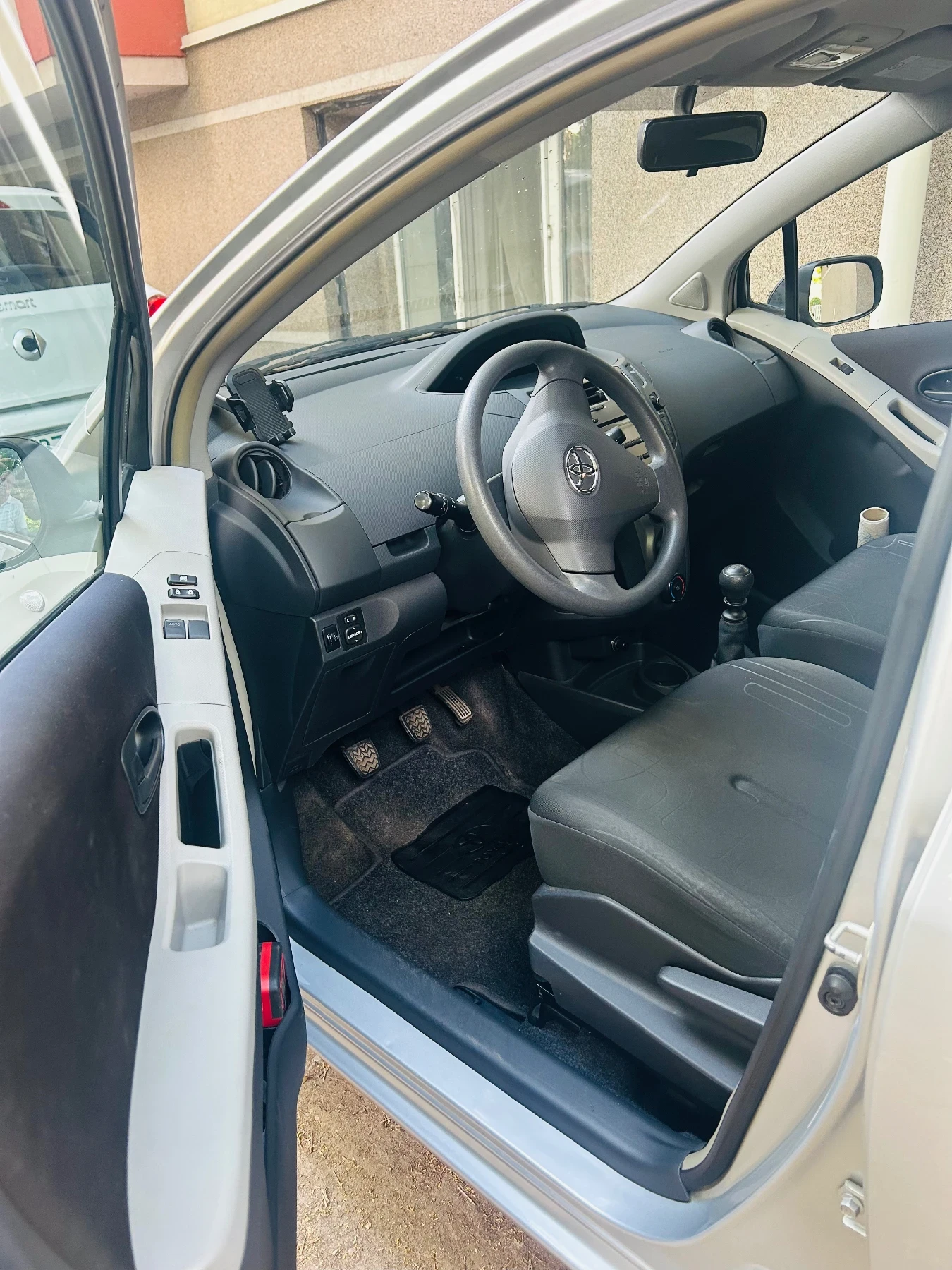 Toyota Yaris 32.500км !!! 1.3i, 101HP, снимка 14 - Автомобили и джипове - 55003797