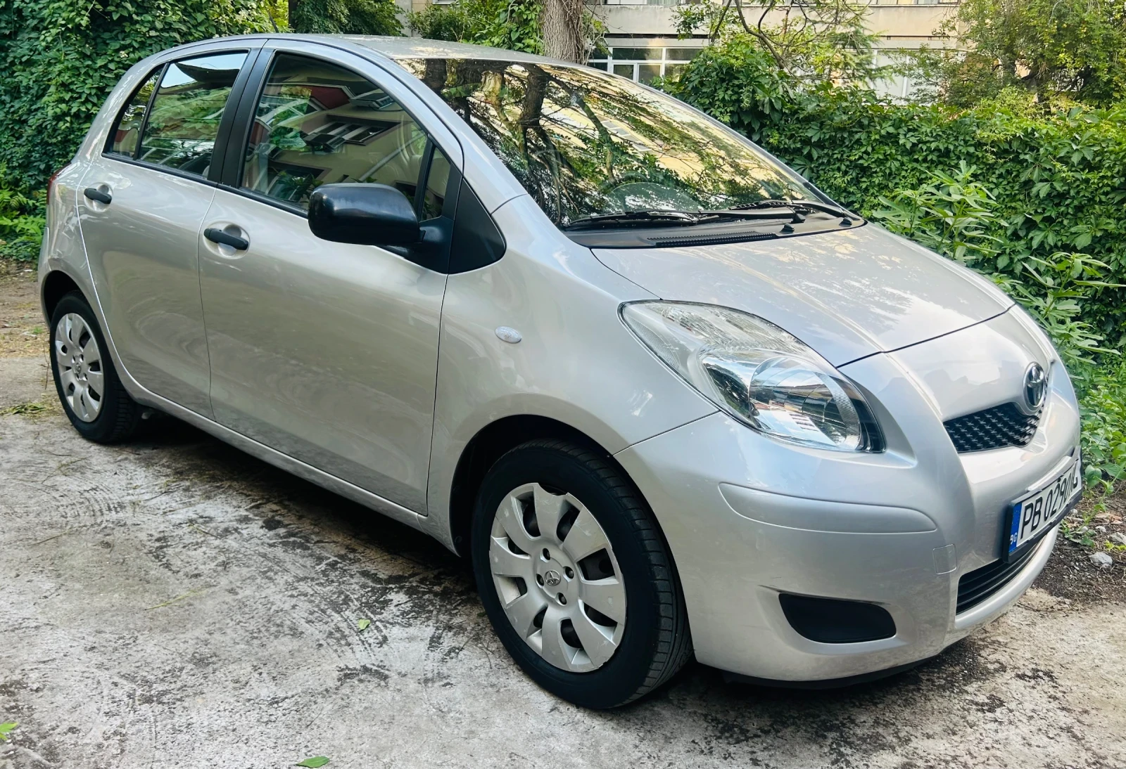 Toyota Yaris 32.500км !!! 1.3i, 101HP, снимка 3 - Автомобили и джипове - 55003797