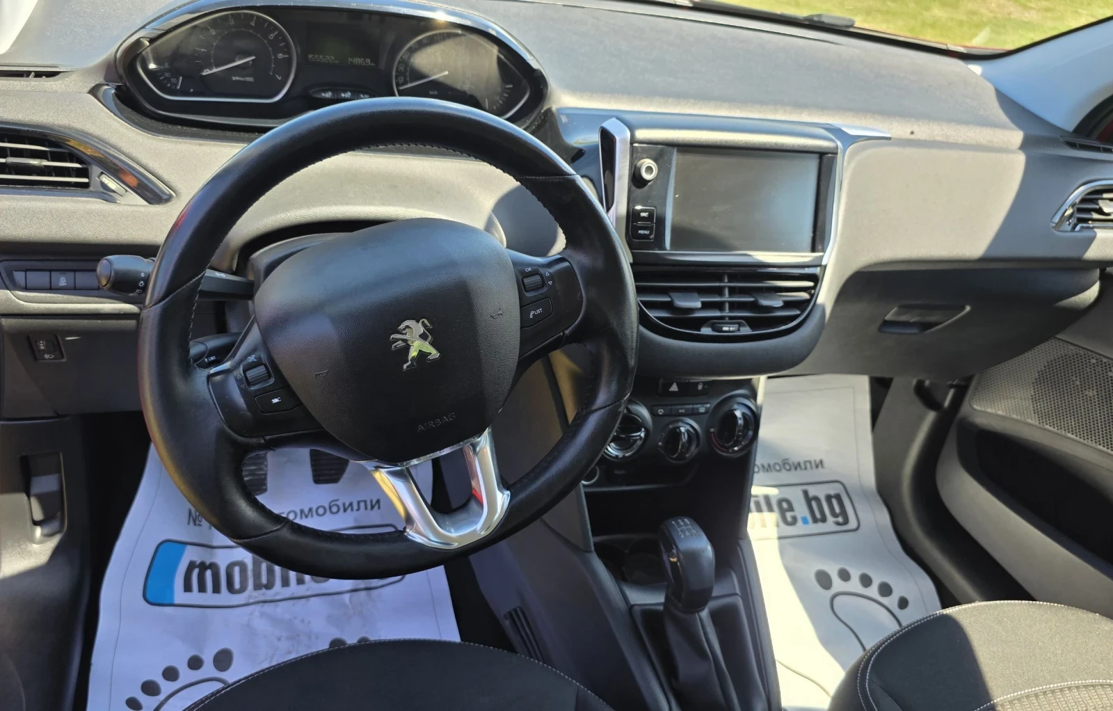 Peugeot 208 1.2i Euro 6B , снимка 13 - Автомобили и джипове - 55007463