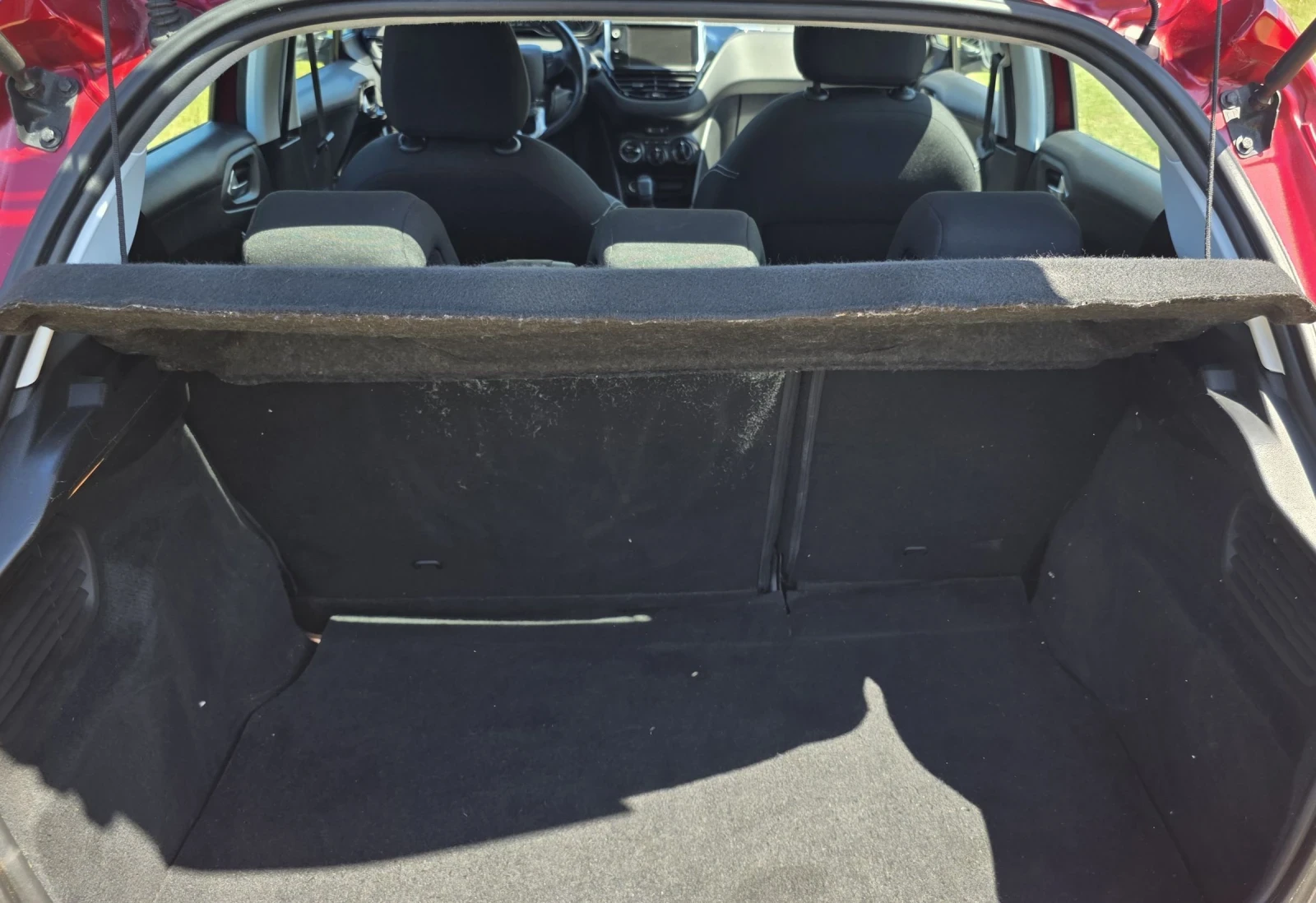 Peugeot 208 1.2i Euro 6B , снимка 9 - Автомобили и джипове - 55007463