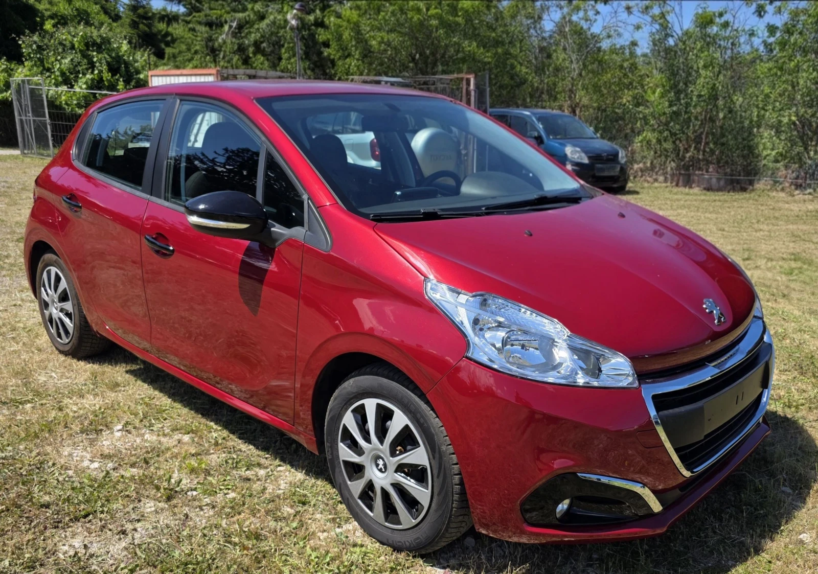 Peugeot 208 1.2i Euro 6B , снимка 5 - Автомобили и джипове - 55007463