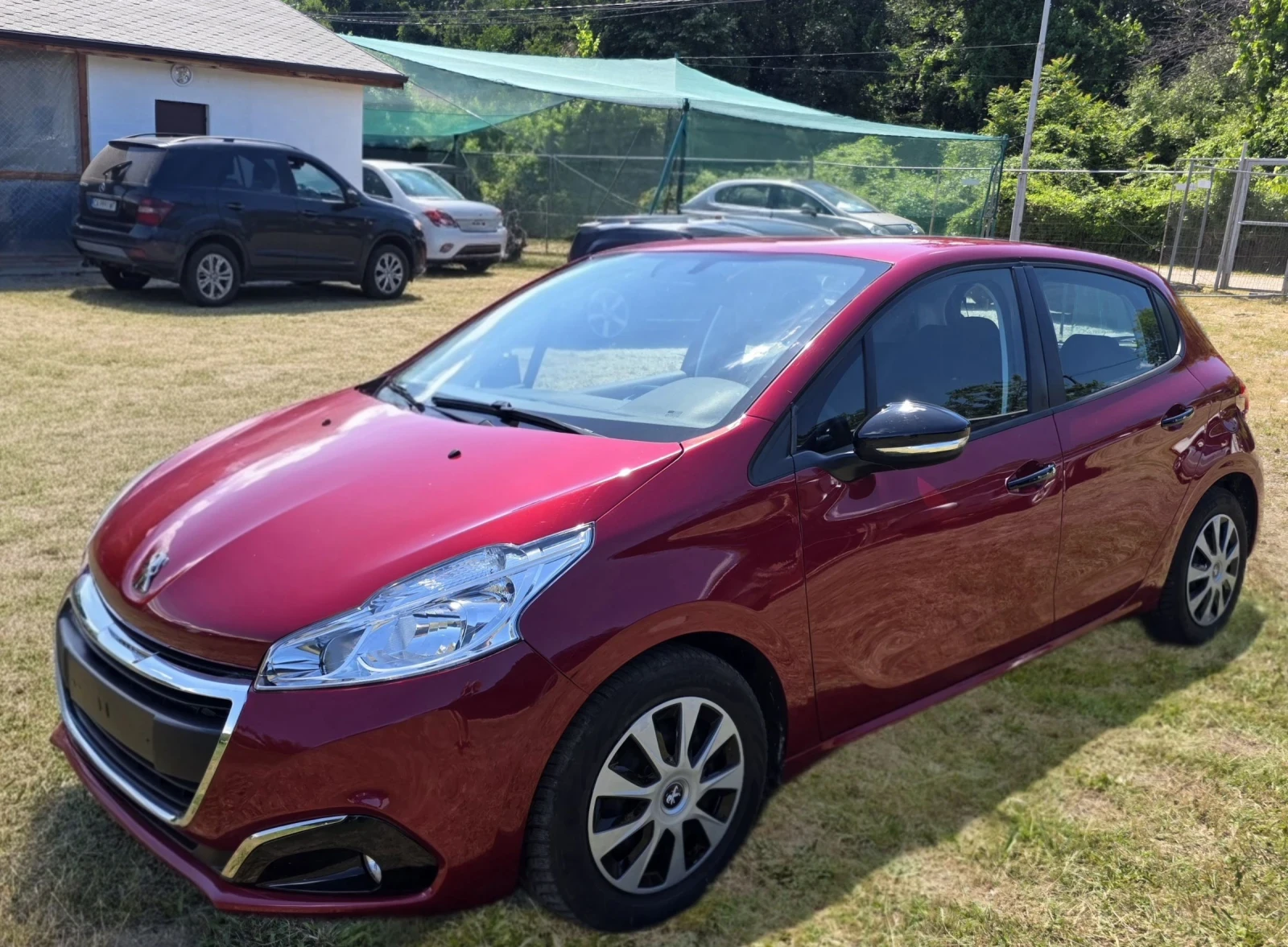 Peugeot 208 1.2i Euro 6B , снимка 3 - Автомобили и джипове - 55007463