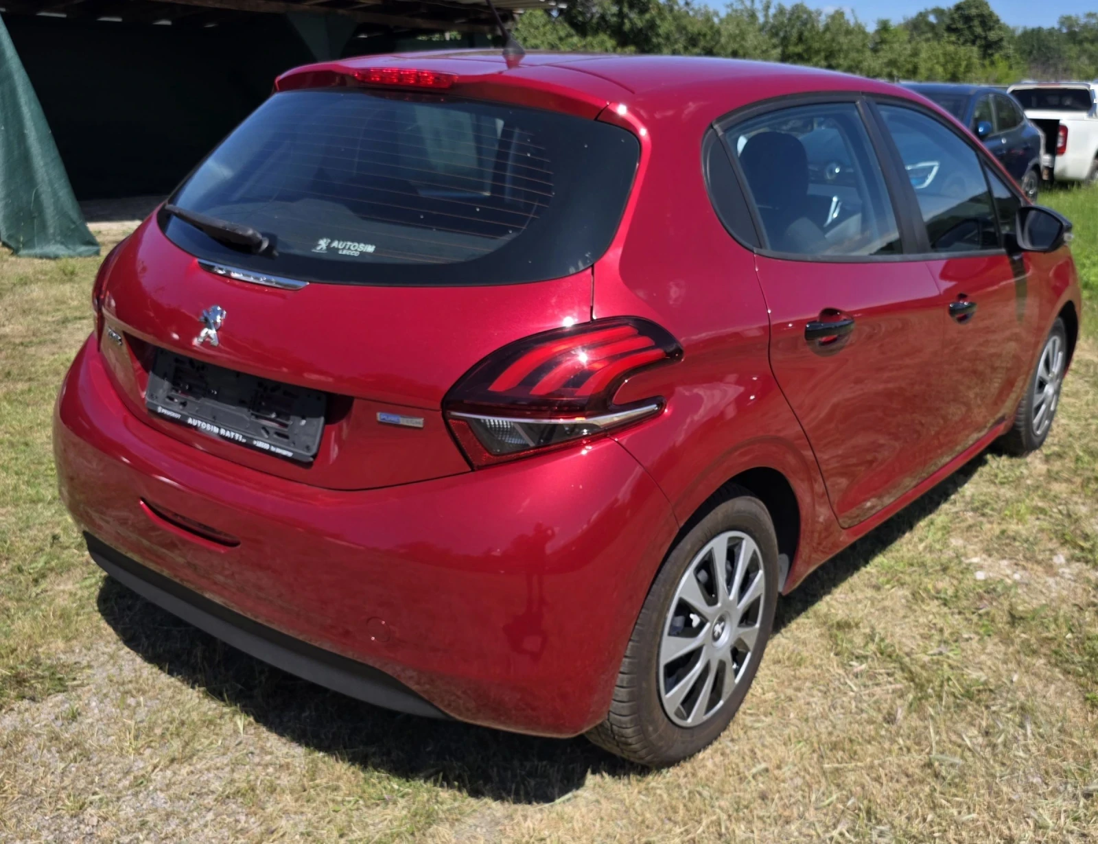 Peugeot 208 1.2i Euro 6B , снимка 6 - Автомобили и джипове - 55007463