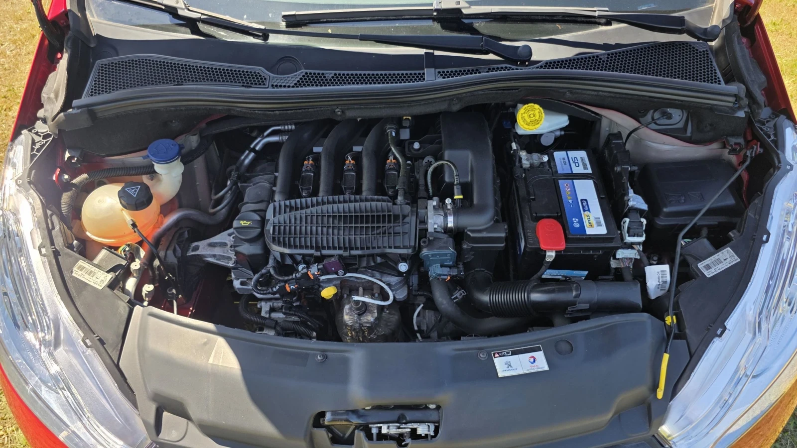 Peugeot 208 1.2i Euro 6B , снимка 15 - Автомобили и джипове - 55007463