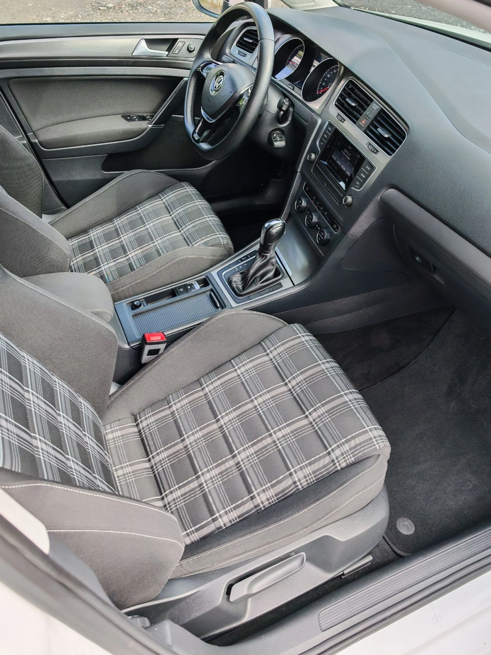 VW Golf * TDI * GTI LOOK * OZ RACING * АВТОМАТИК * УНИКАТ , снимка 8 - Автомобили и джипове - 55112230