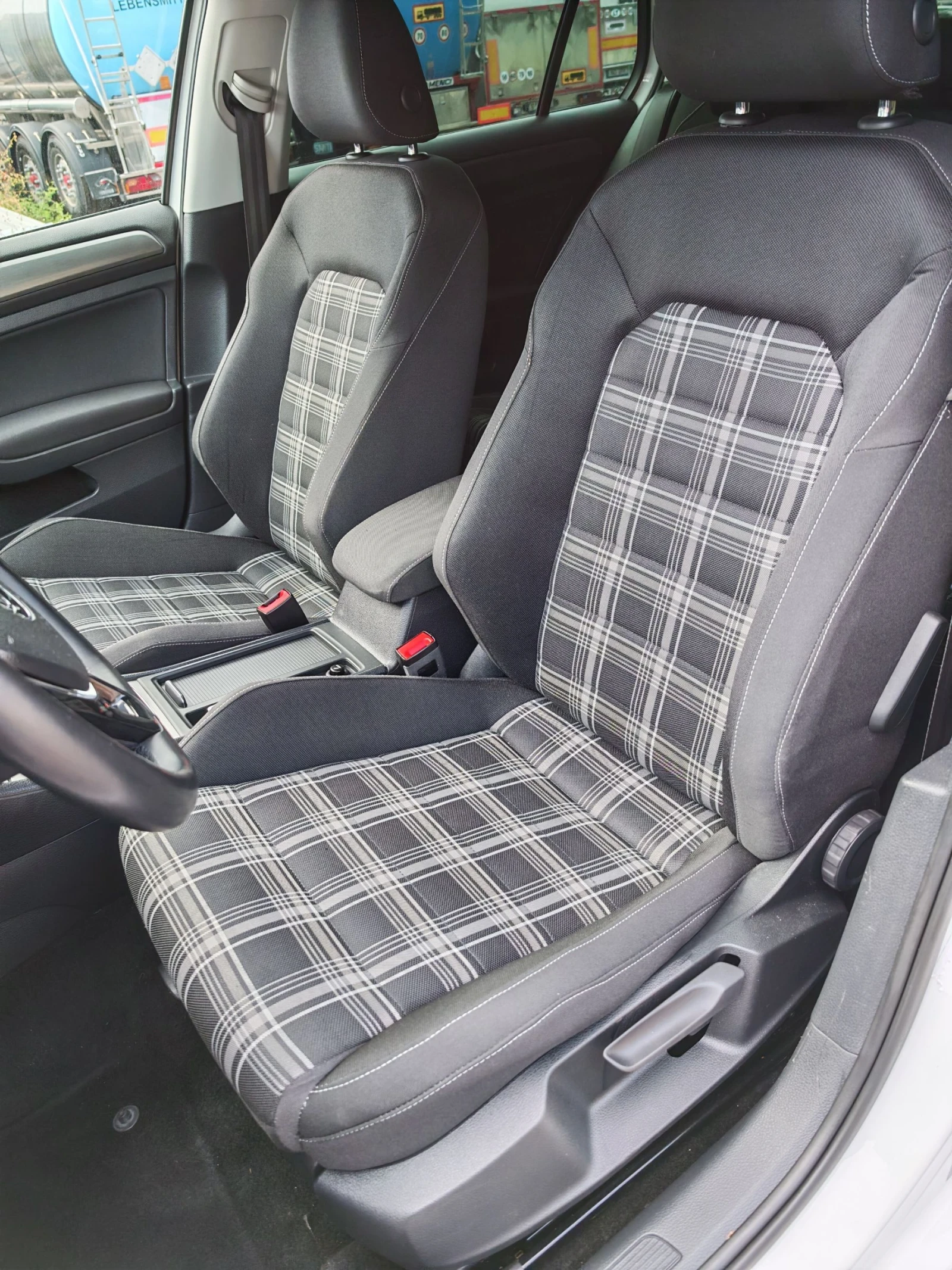 VW Golf * TDI * GTI LOOK * OZ RACING * АВТОМАТИК * УНИКАТ , снимка 10 - Автомобили и джипове - 55112230