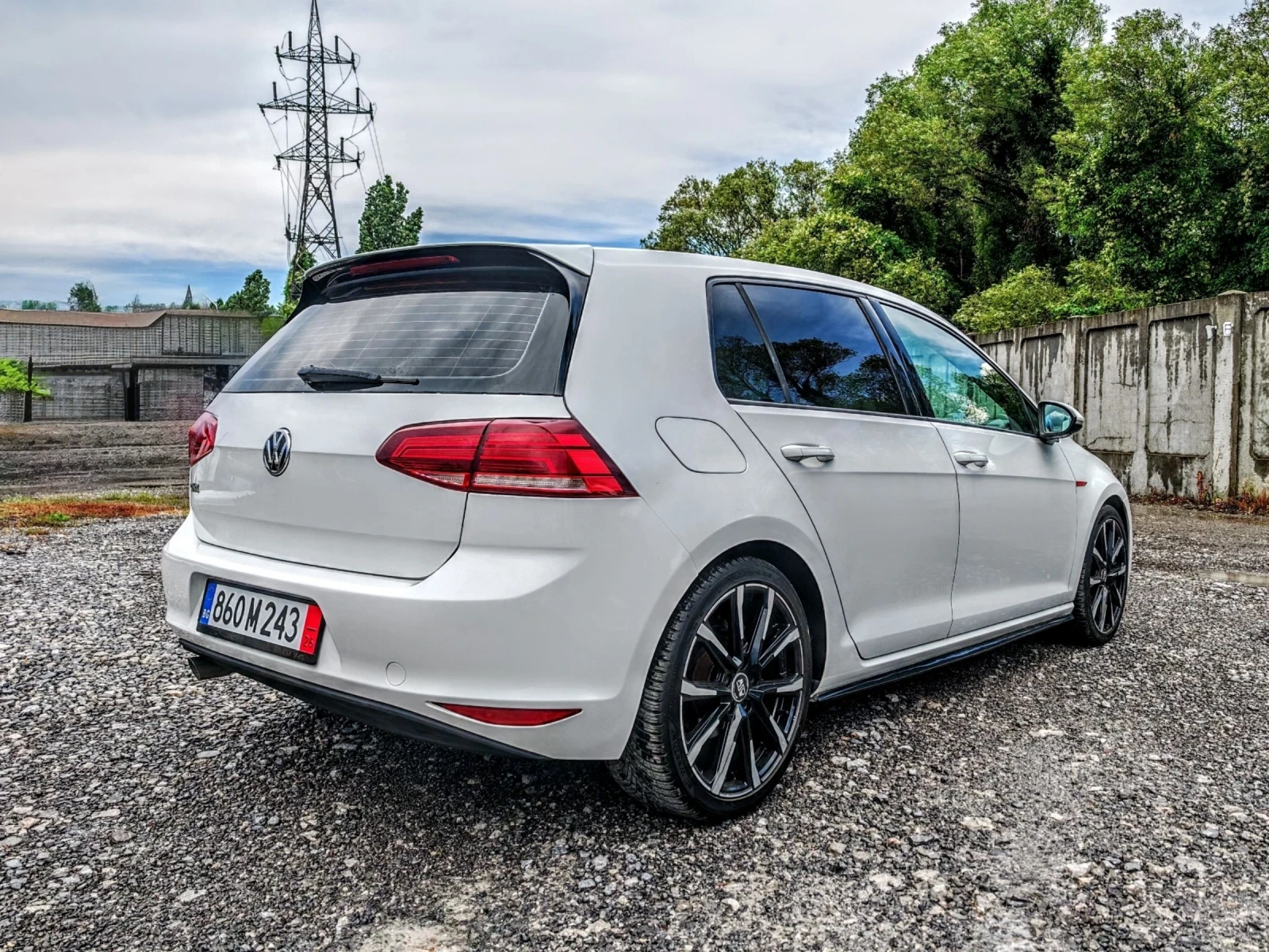 VW Golf * TDI * GTI LOOK * OZ RACING * АВТОМАТИК * УНИКАТ , снимка 4 - Автомобили и джипове - 55112230