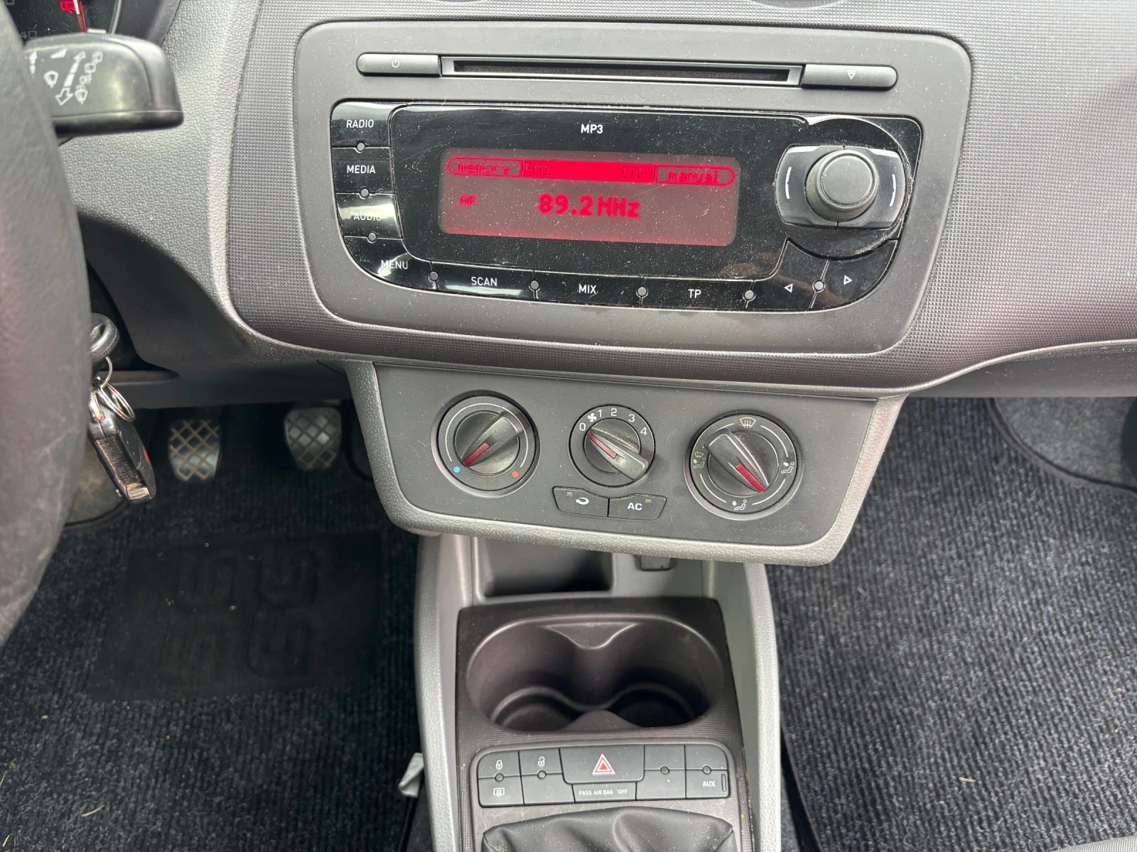 Seat Ibiza 1.4 БЕНЗИН , снимка 14 - Автомобили и джипове - 55267265