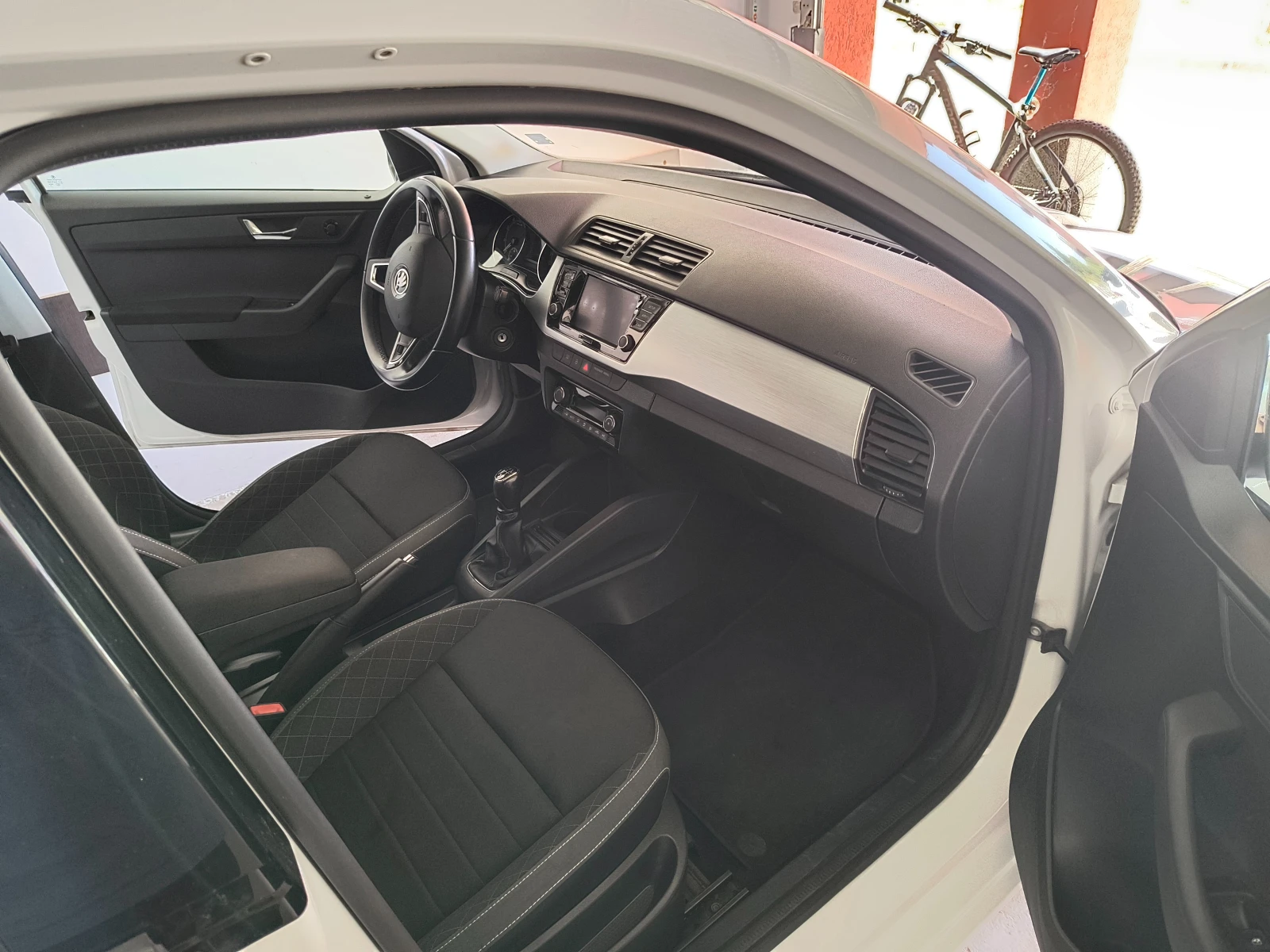 Skoda Fabia 1.0 MPI, снимка 9 - Автомобили и джипове - 55644648