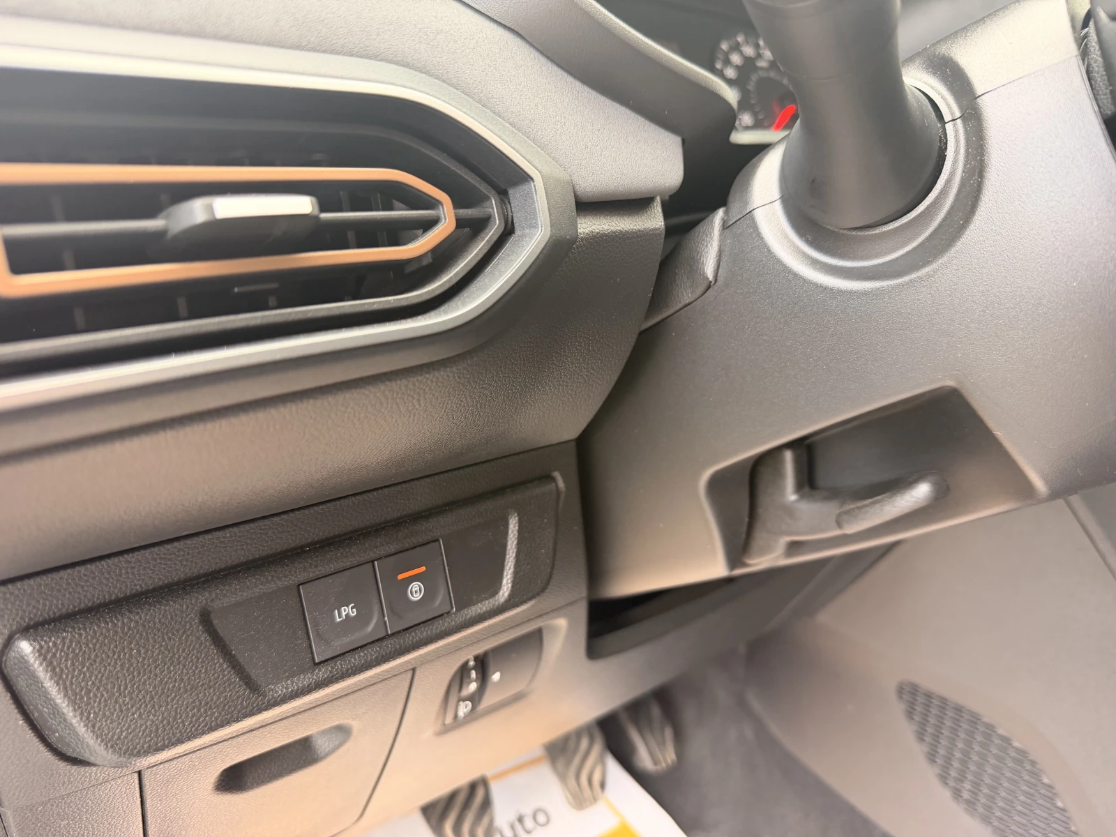 Dacia Jogger 1.0Tce/100к.с./ECO-G/EXTREME, снимка 16 - Автомобили и джипове - 55926891