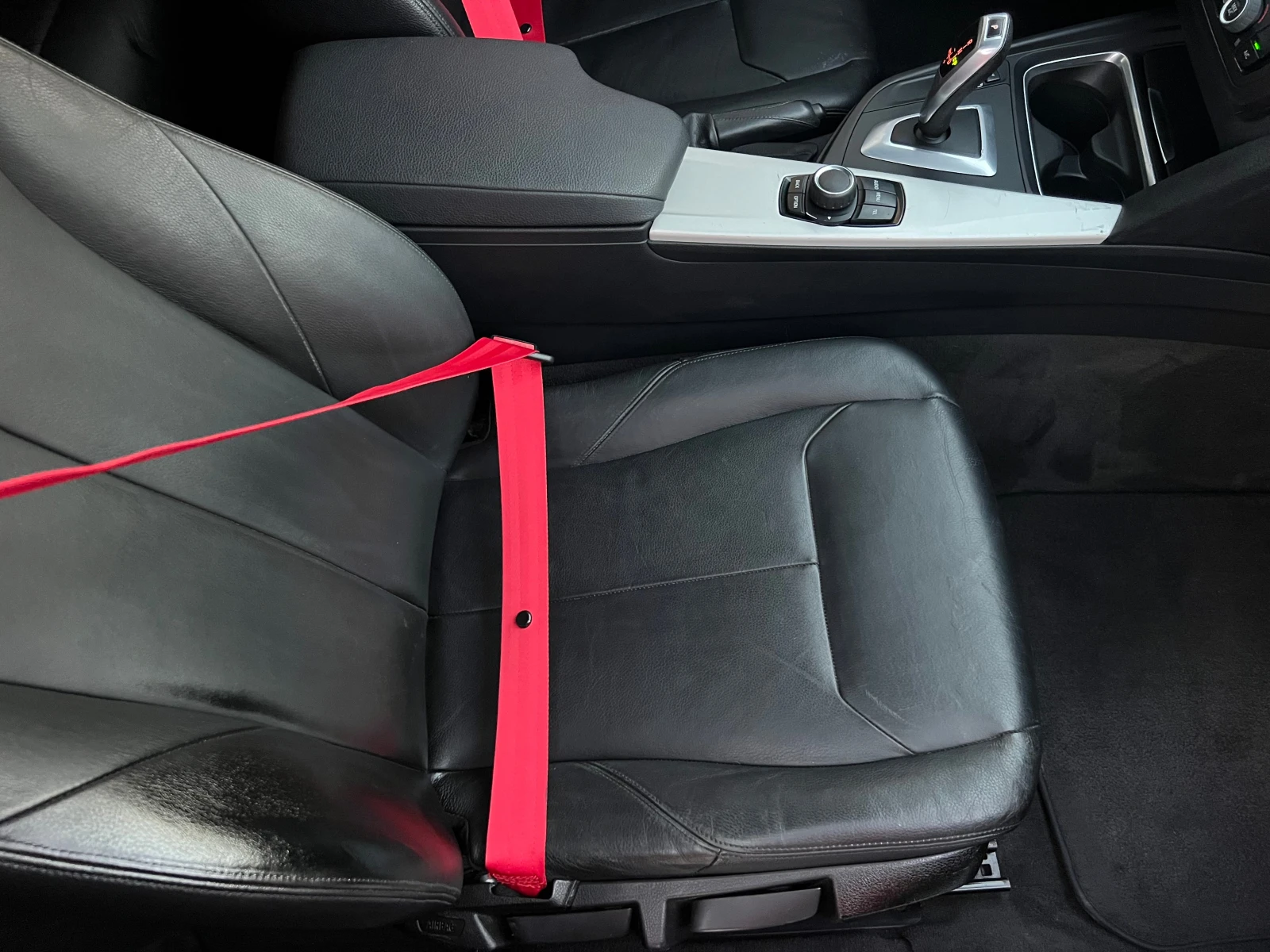 BMW 318 2.0d M-PERFORMANCE/LED/XENON/NAVI/KOJA/UNIKAT, снимка 15 - Автомобили и джипове - 56247800