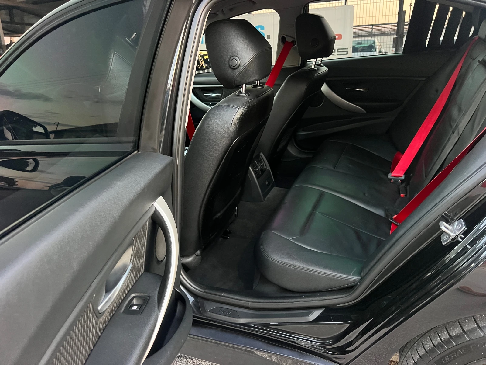 BMW 318 2.0d M-PERFORMANCE/LED/XENON/NAVI/KOJA/UNIKAT, снимка 17 - Автомобили и джипове - 56247800