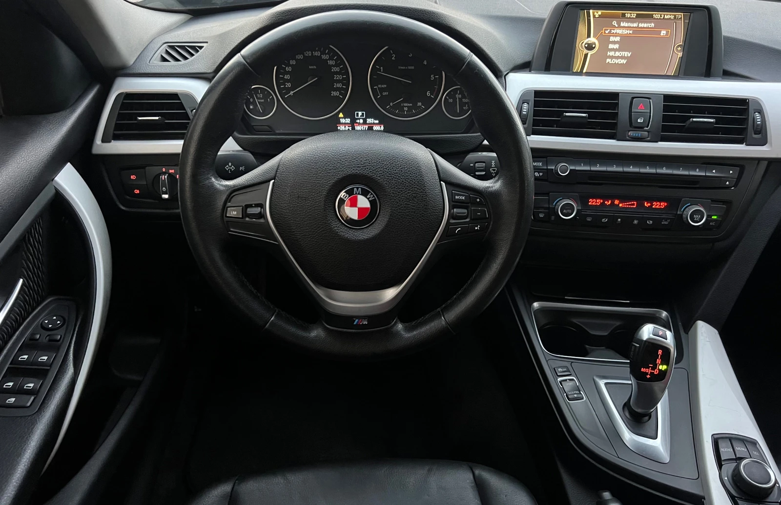 BMW 318 2.0d M-PERFORMANCE/LED/XENON/NAVI/KOJA/UNIKAT, снимка 16 - Автомобили и джипове - 56247800