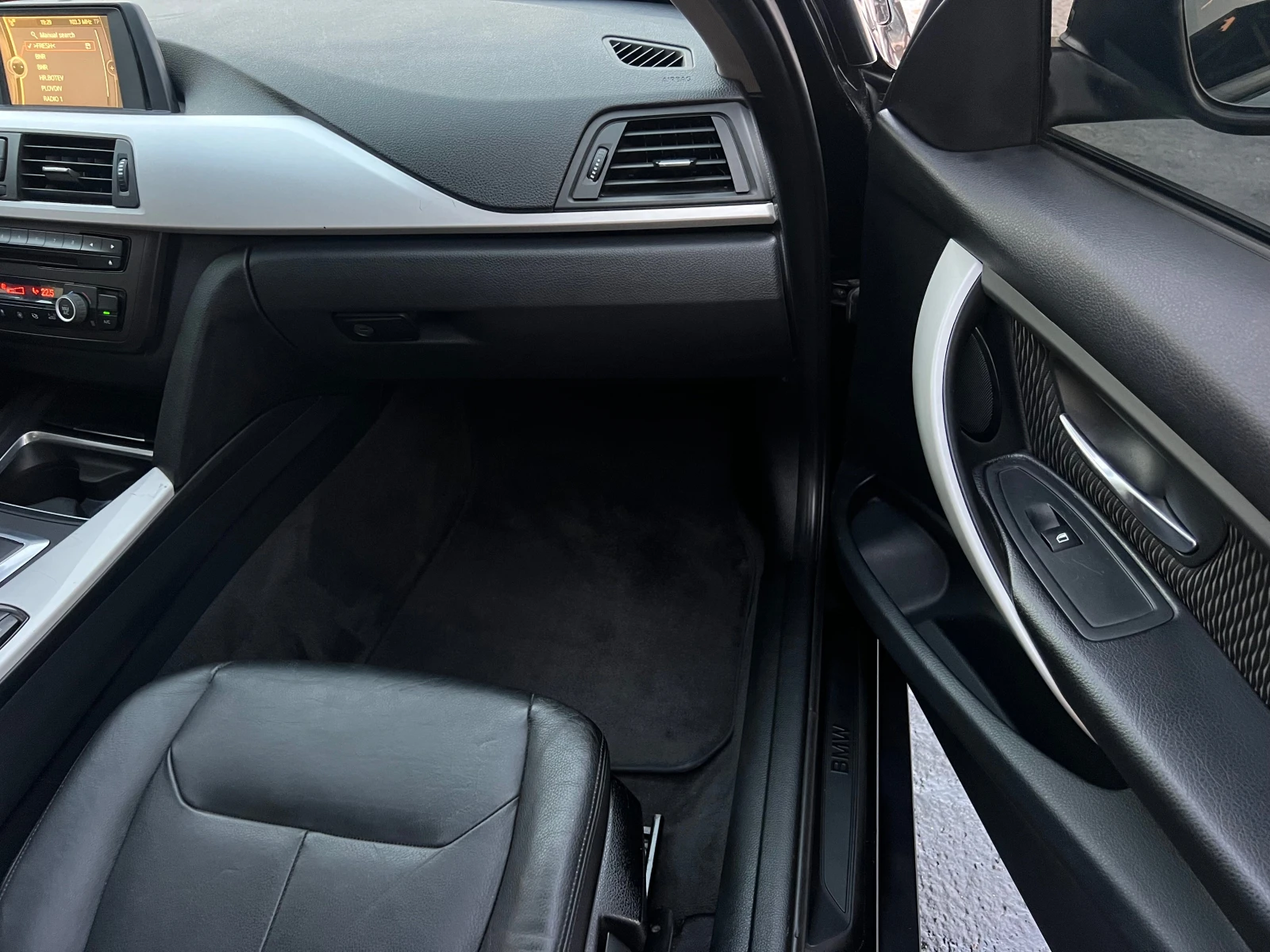 BMW 318 2.0d M-PERFORMANCE/LED/XENON/NAVI/KOJA/UNIKAT, снимка 13 - Автомобили и джипове - 56247800